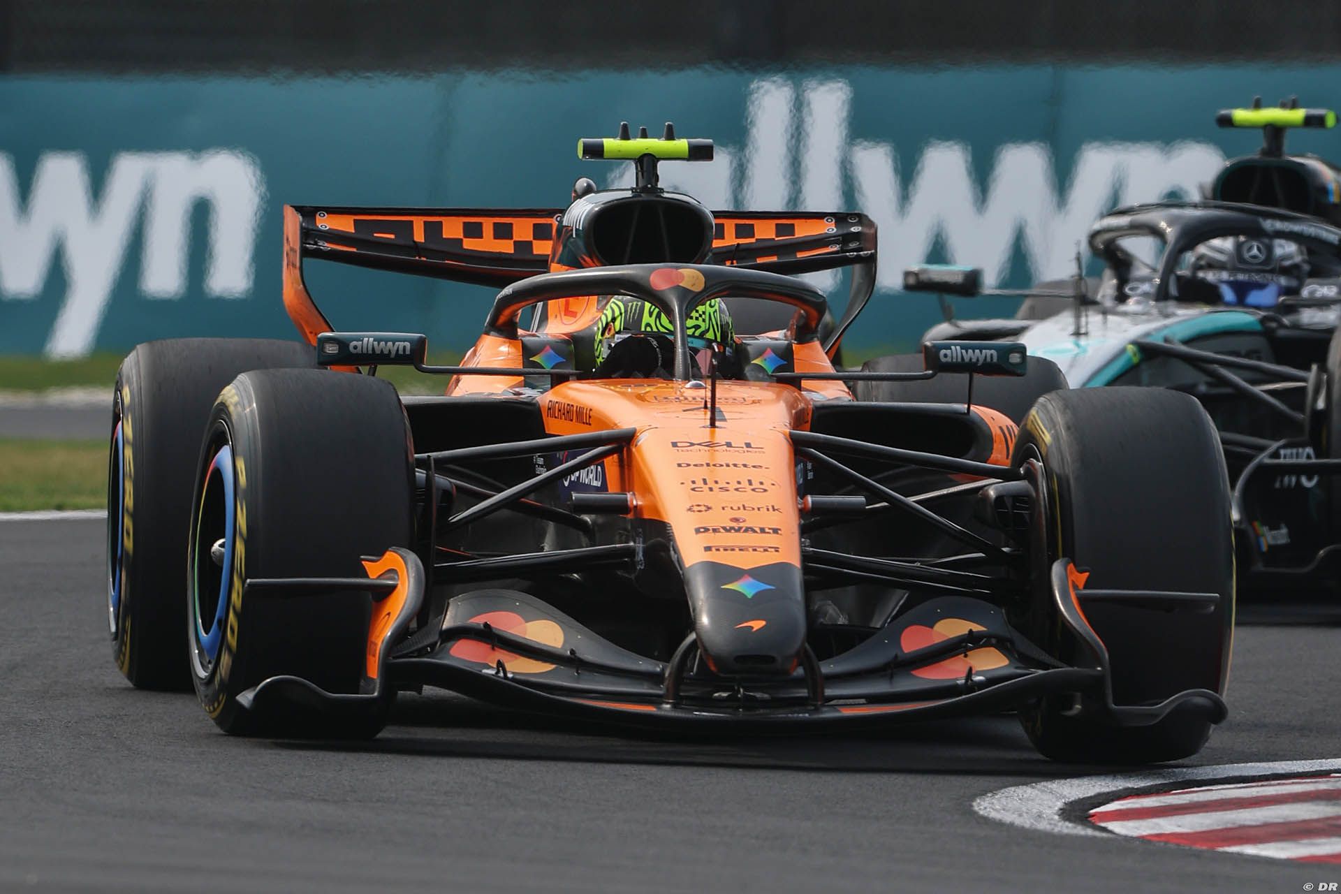 mclaren3_120_-3.jpg