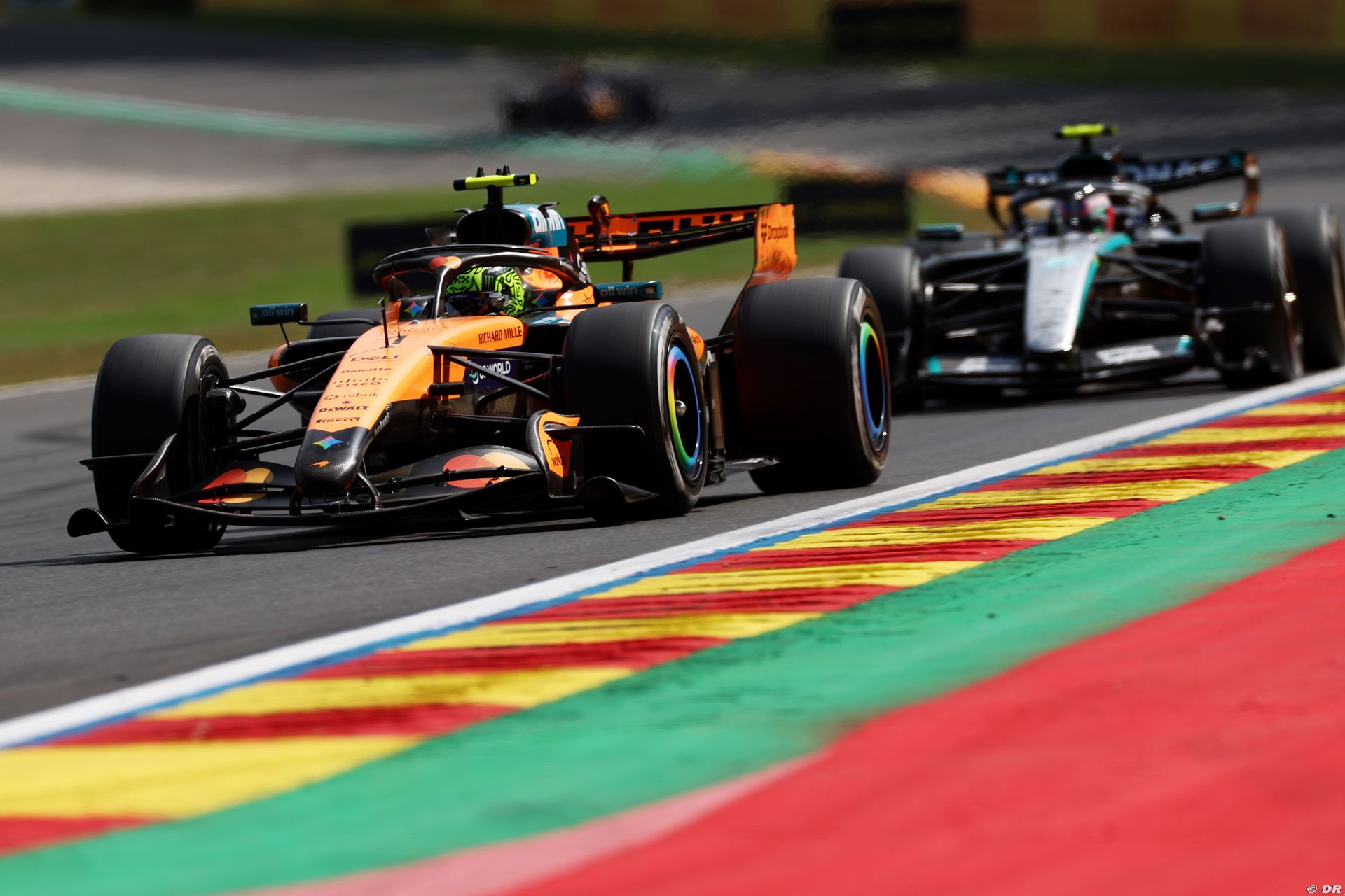 mclaren3_142_-2.jpg