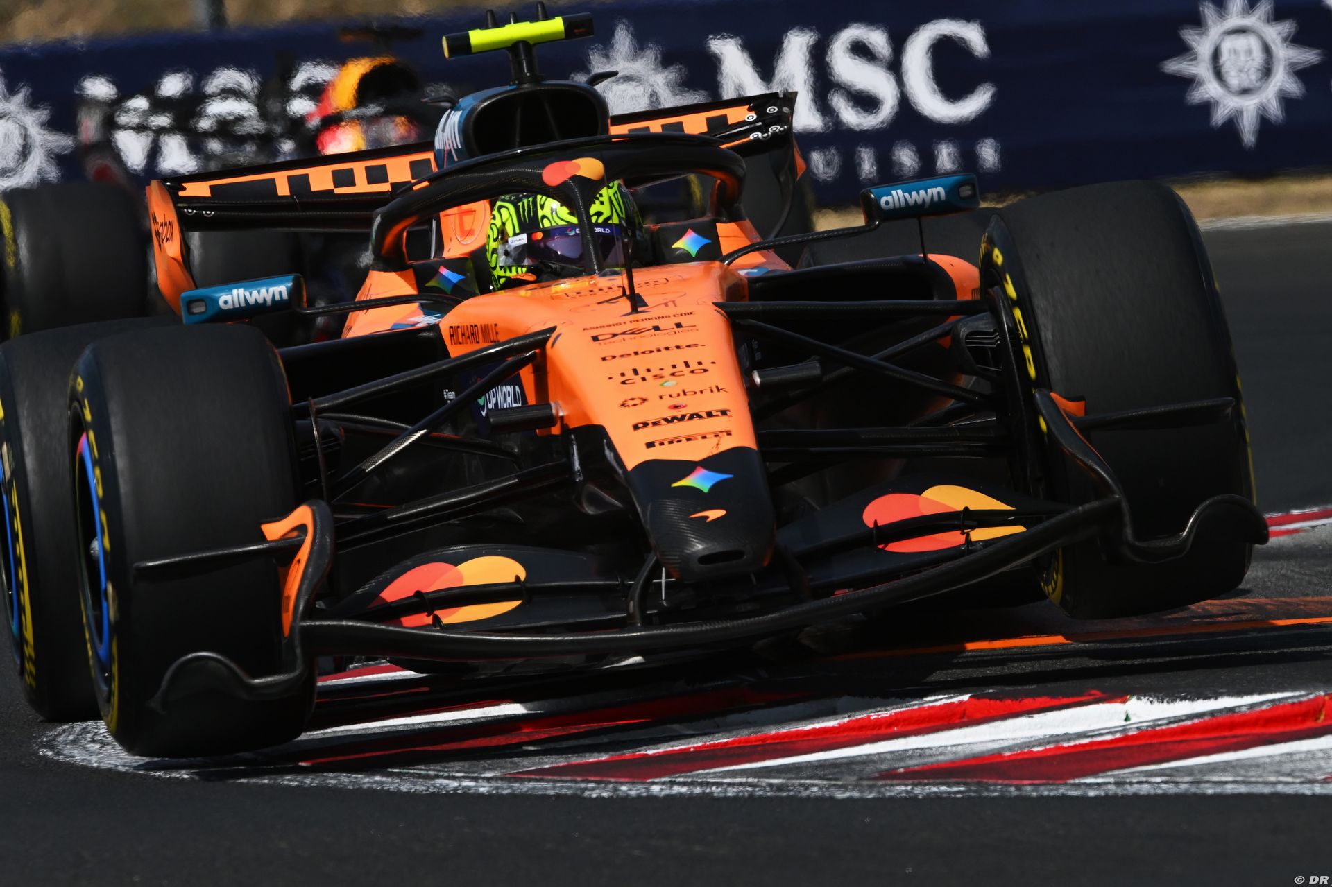 mclaren3_81_-3.jpg