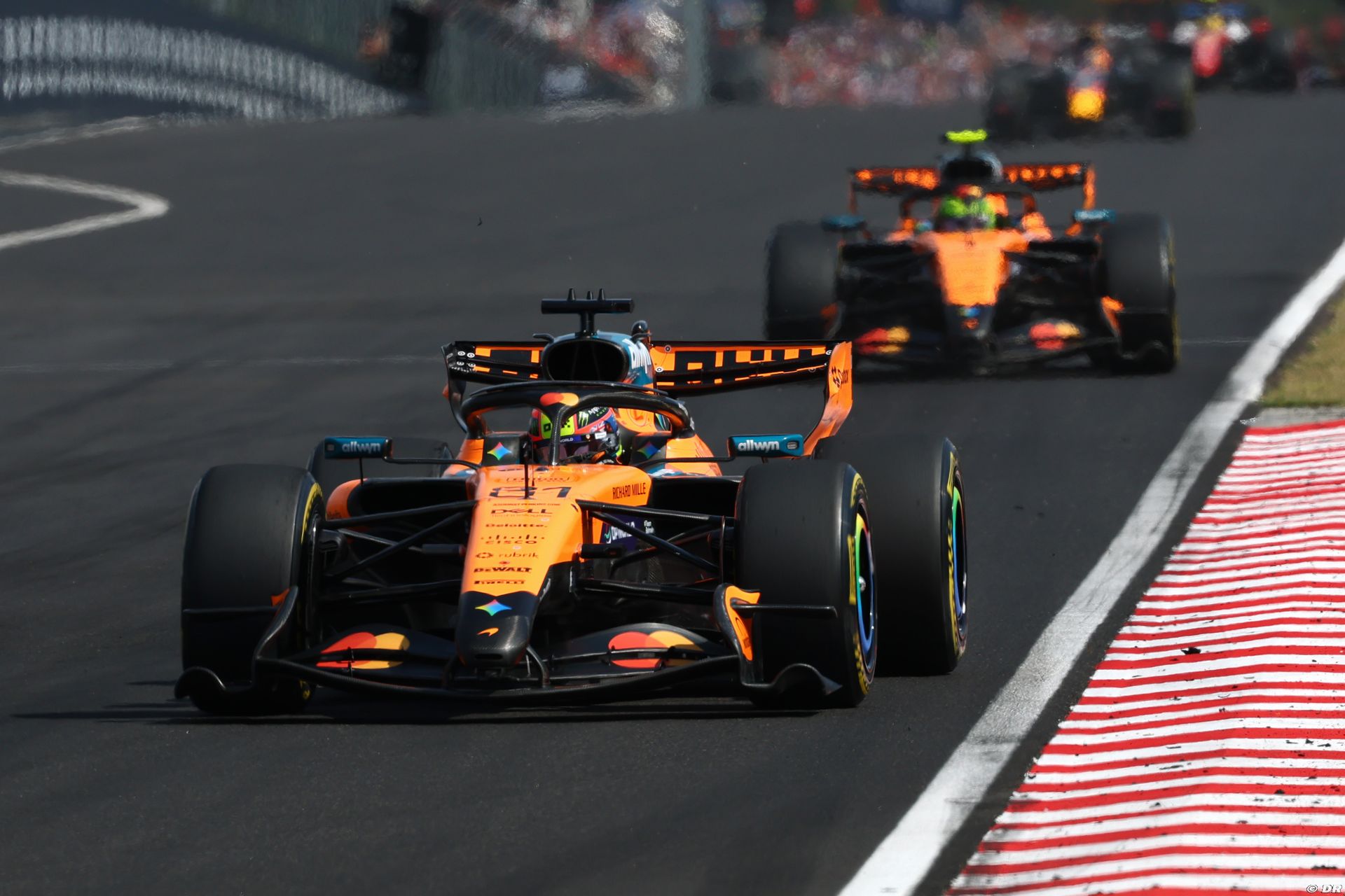 mclaren3_84_.jpg