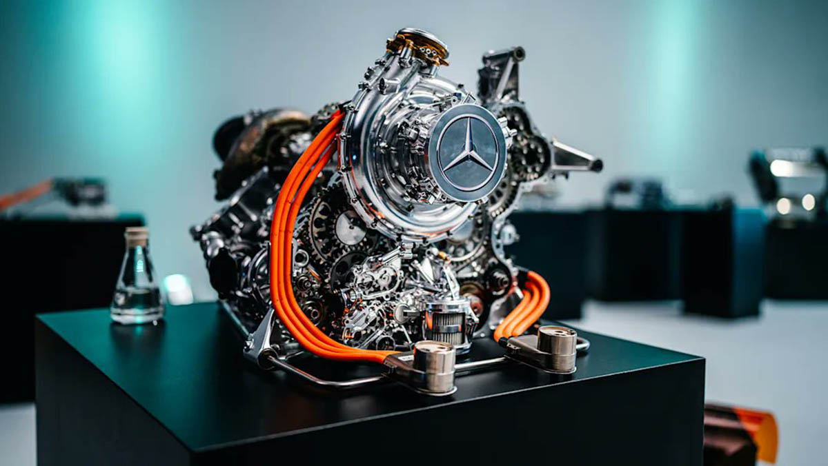 mercedes-engine-3.jpg