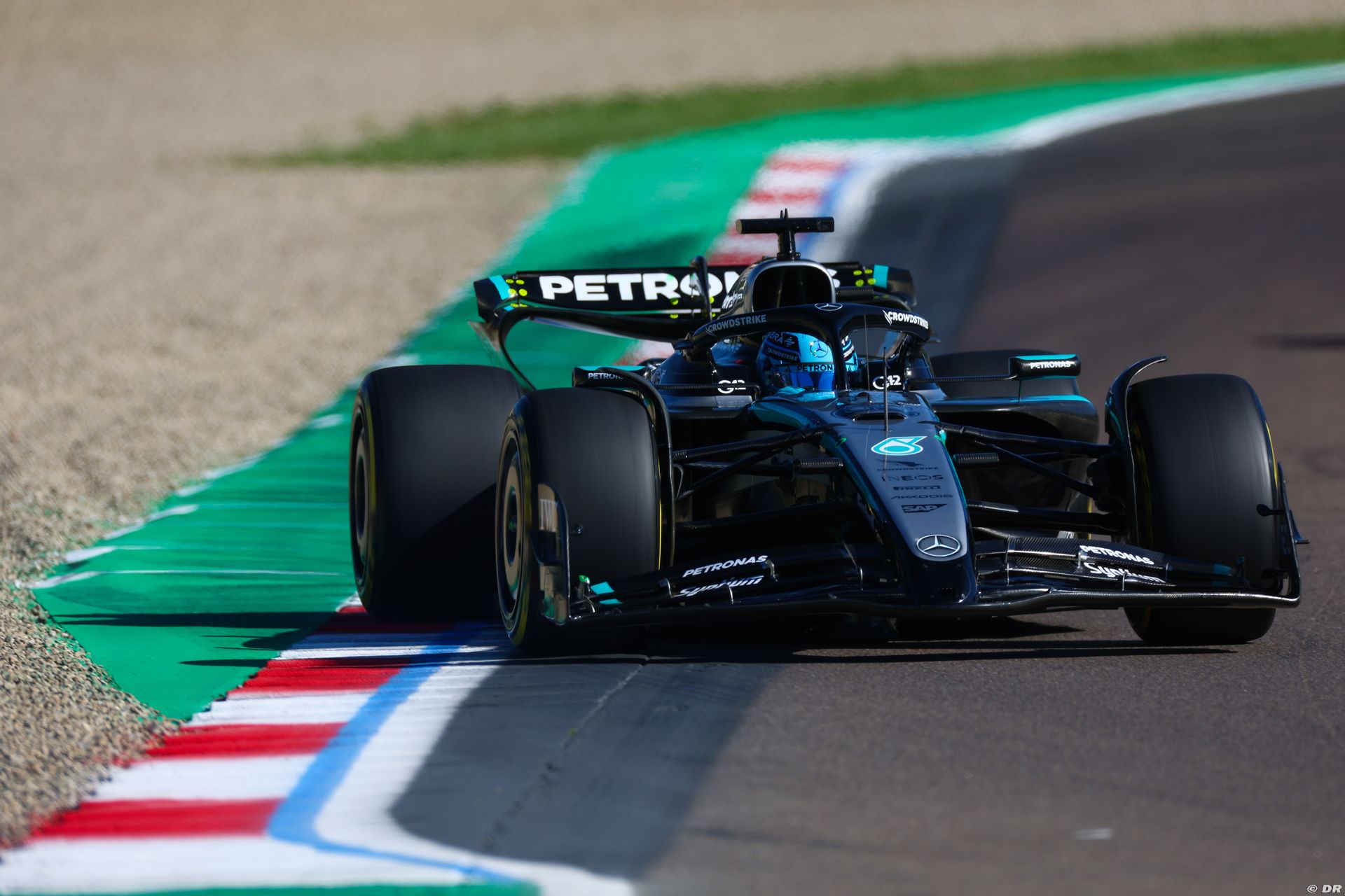 mercedes1_28_.jpg