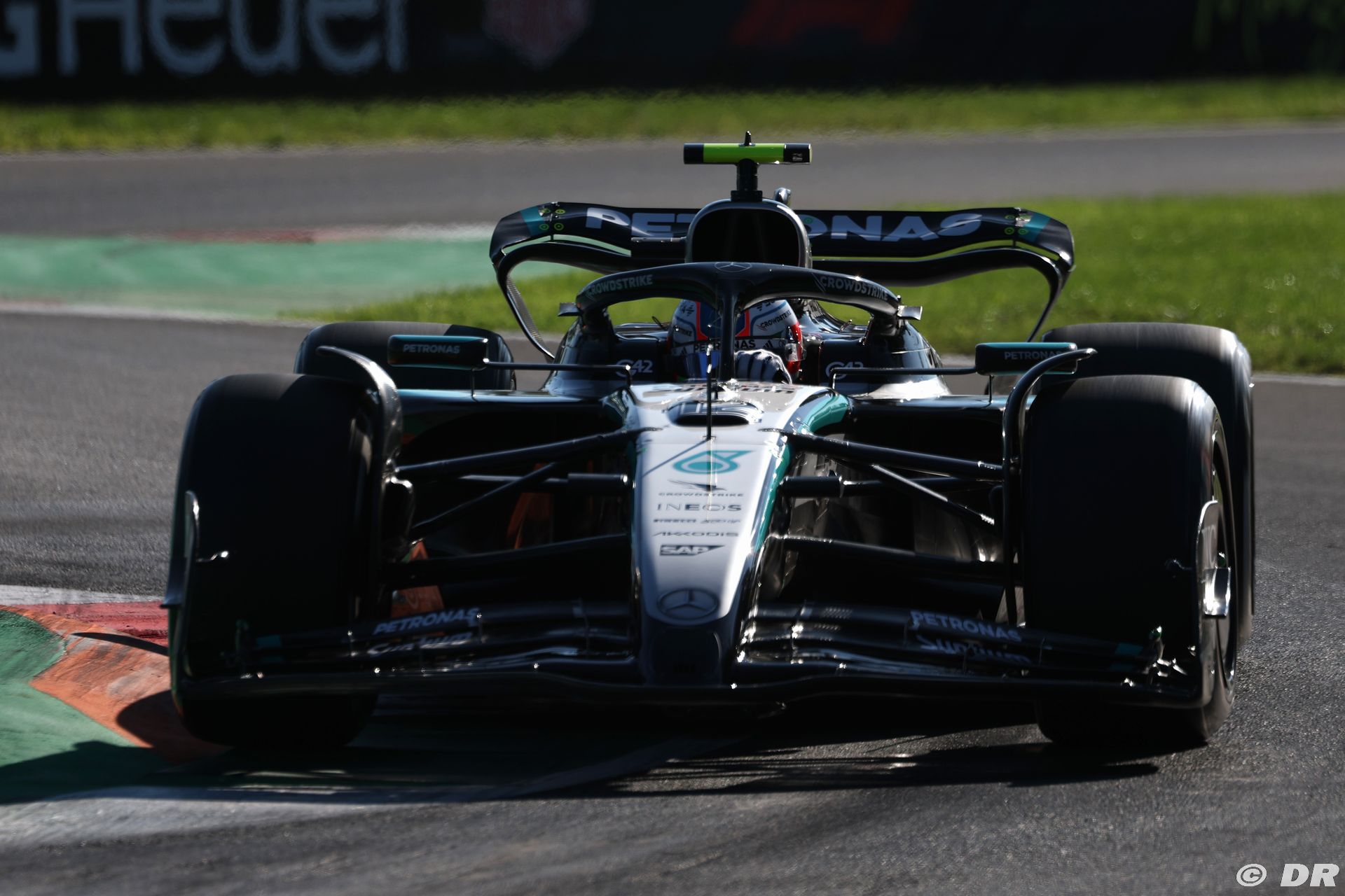 mercedes3_26_.jpg