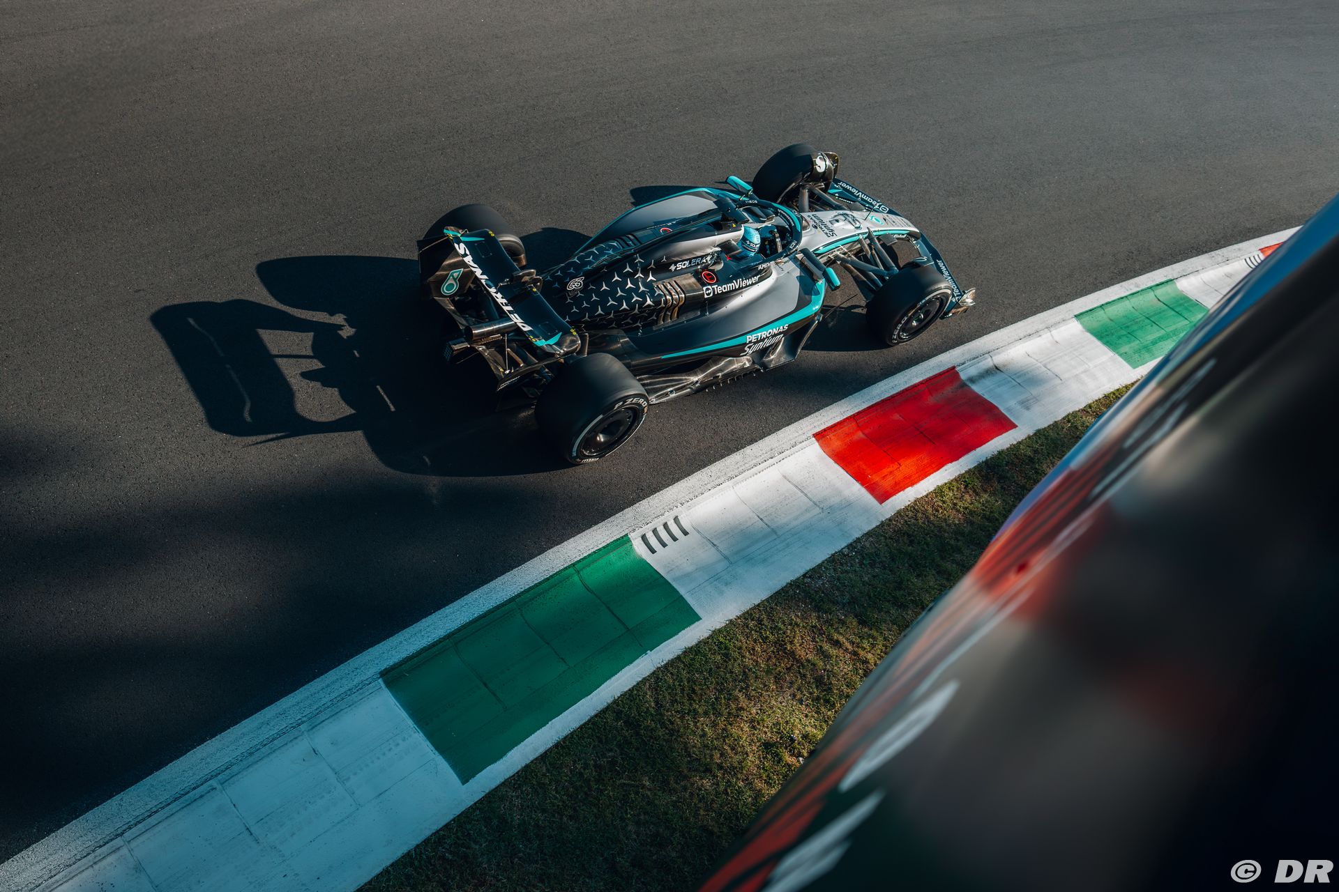 mercedes3_44_.jpg