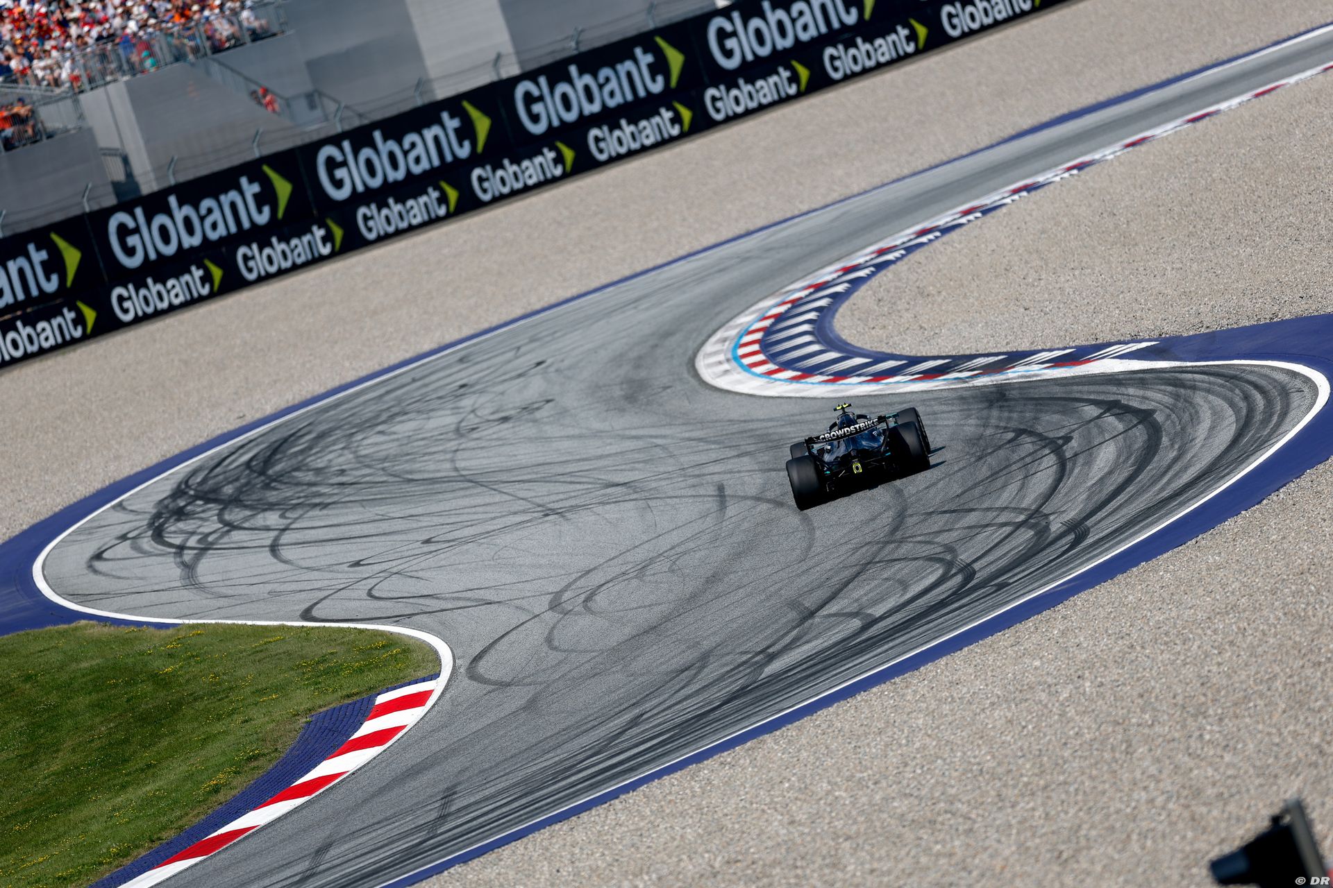 mercedes_23_-2.jpg