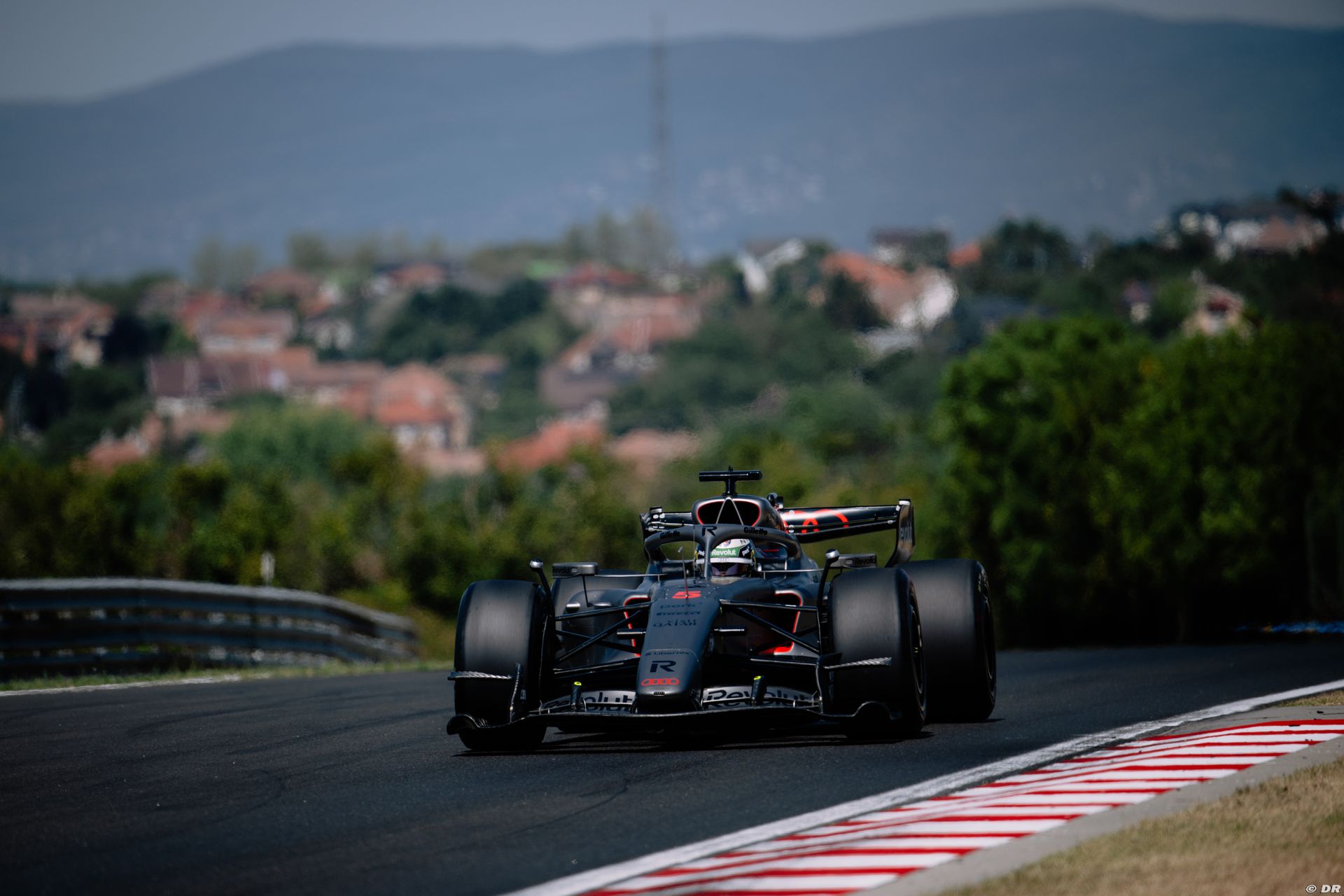 pirelli2027_8_.jpg