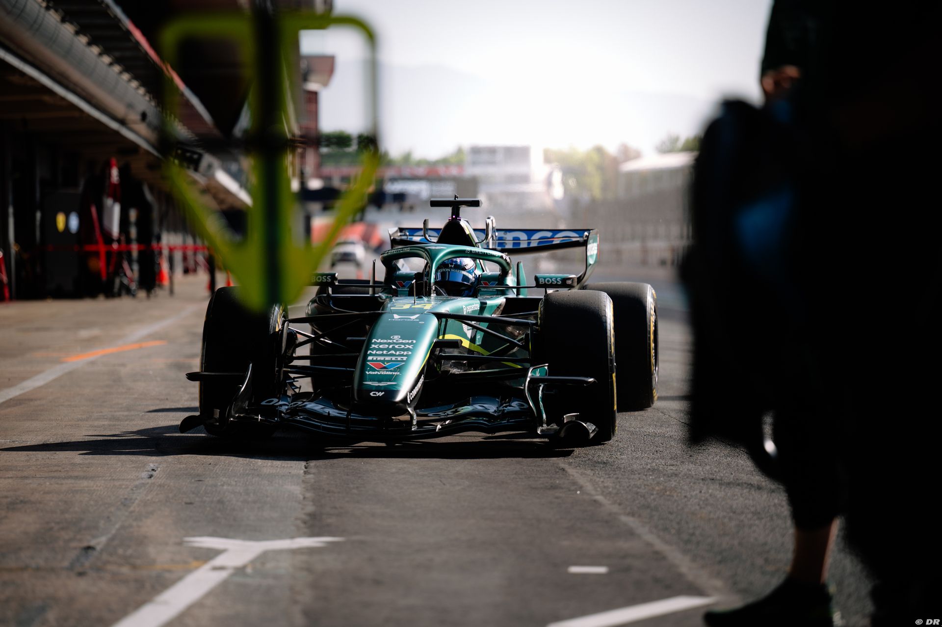 testsviluppopirellibarcellona-astonmartin4.jpg