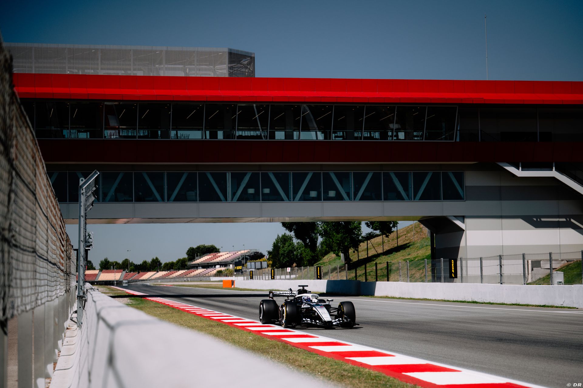 testsviluppopirellibarcellona-cadillac1.jpg