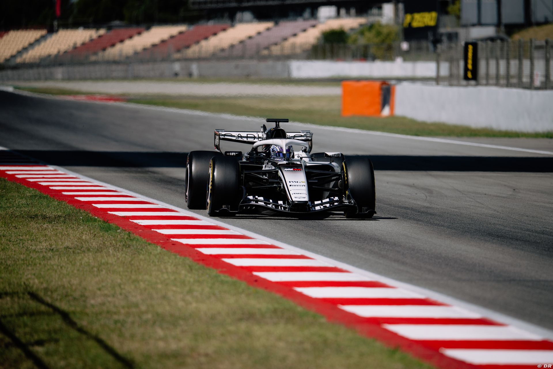testsviluppopirellibarcellona-cadillac3.jpg
