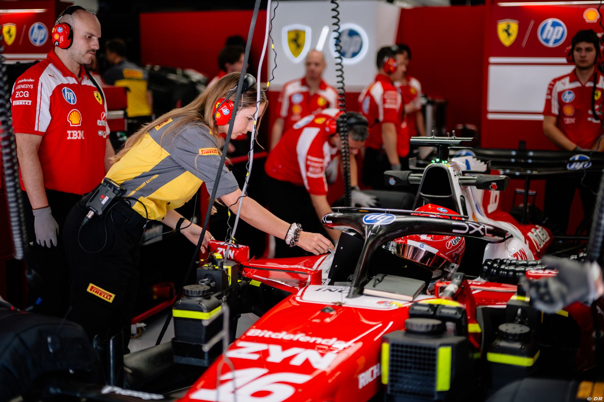 testsviluppopirellibarcellona-ferrari1.jpg