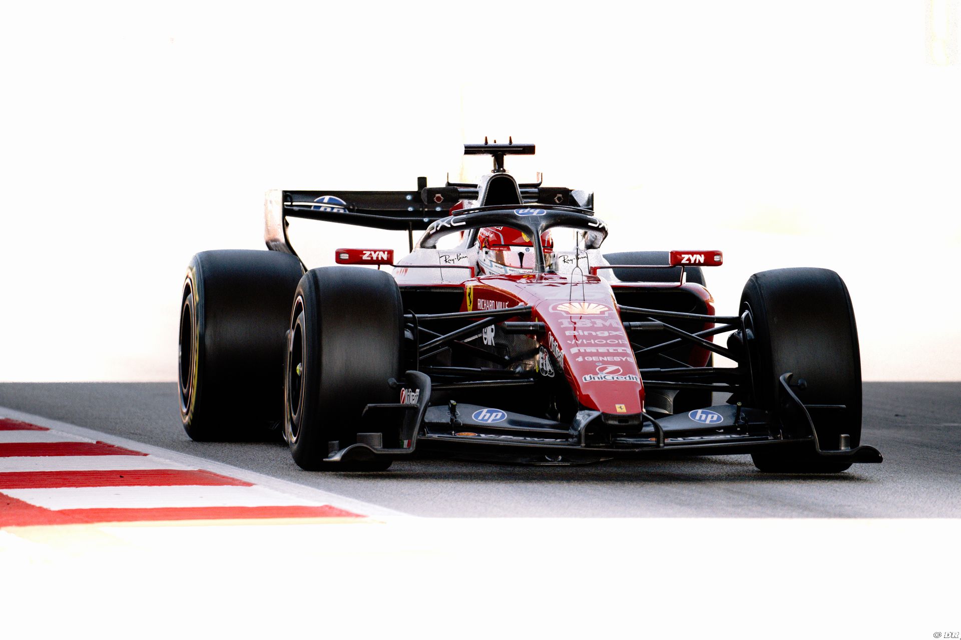 testsviluppopirellibarcellona-ferrari3.jpg