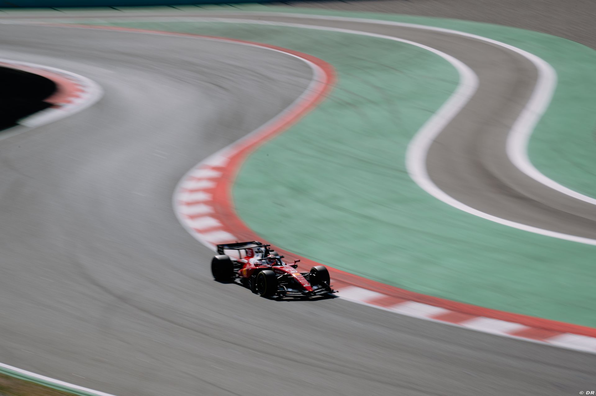 testsviluppopirellibarcellona-ferrari5.jpg