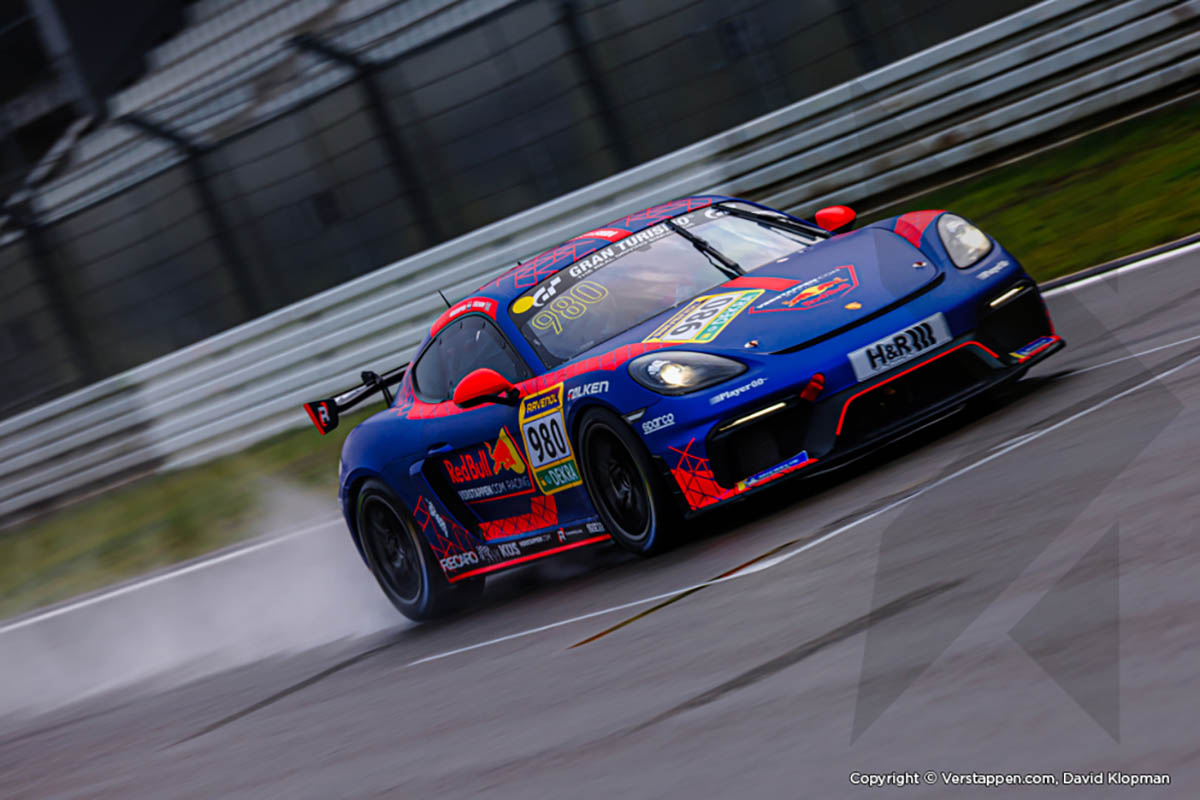 verstappen-gt4_5_.jpg