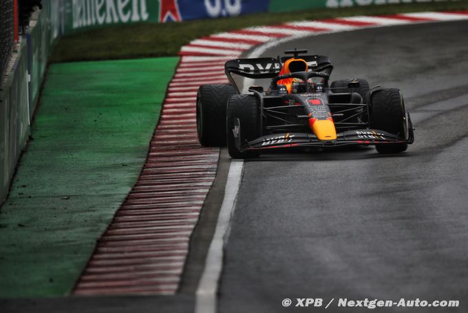 Verstappen 'a second faster'