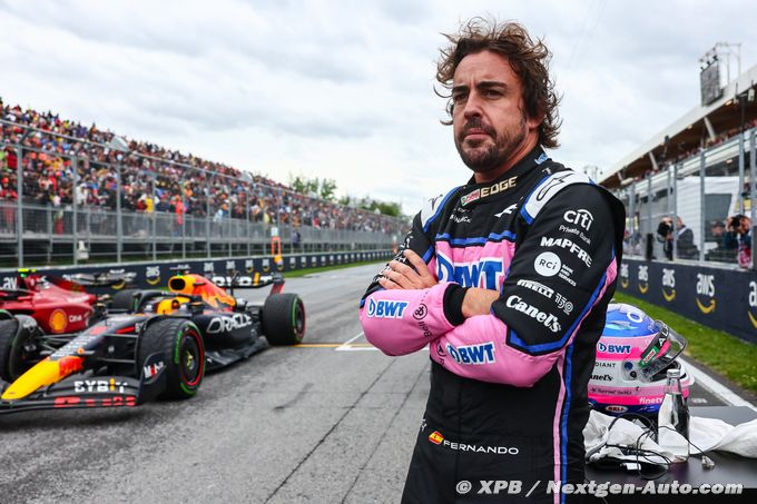 Depuis la première ligne, Alonso (…)