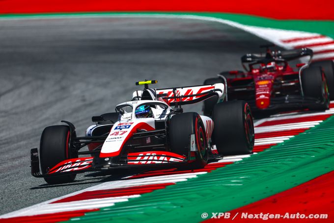 Les Haas F1 en quatrième ligne, (…)