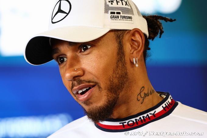 Hamilton 'prévoit de rester'