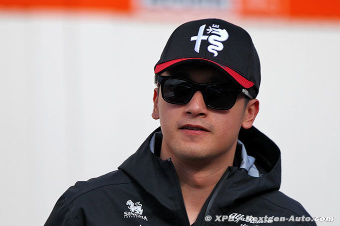 Zhou, Sargeant struggling to keep F1 (…)