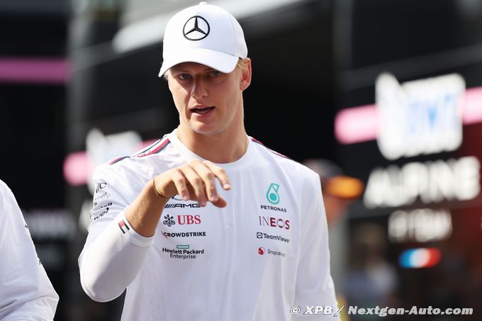 Schumacher still not ruling out 2024 (…)