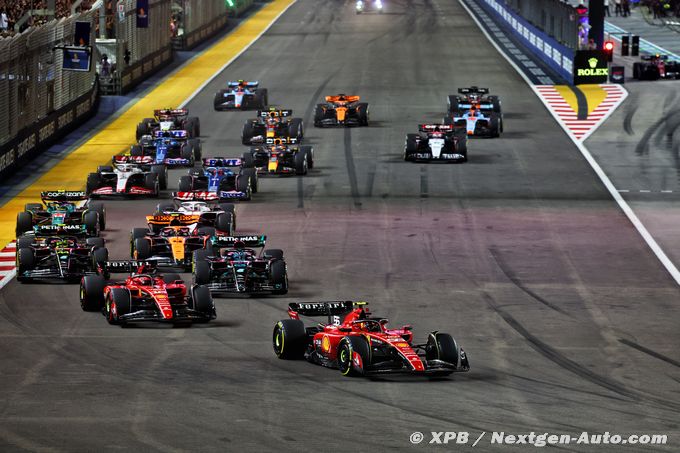 Sainz et Ferrari gagnent à Singapour,