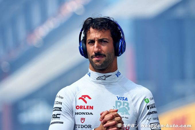 Ricciardo to 'leave phone (…)