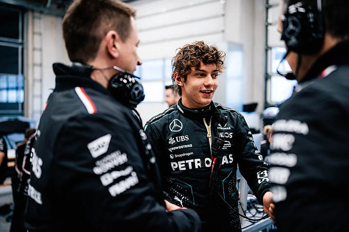 Wolff denies Antonelli will make F1 (…)