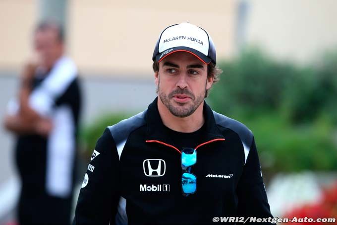 Alonso in China for F1 return bid