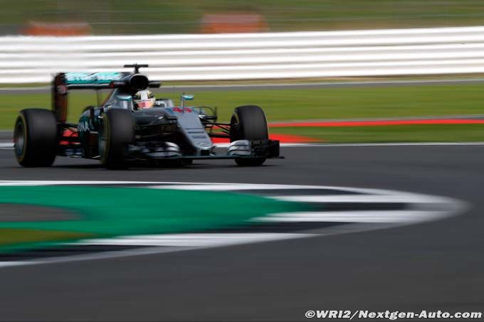Hamilton wins British GP as Rosberg (…)