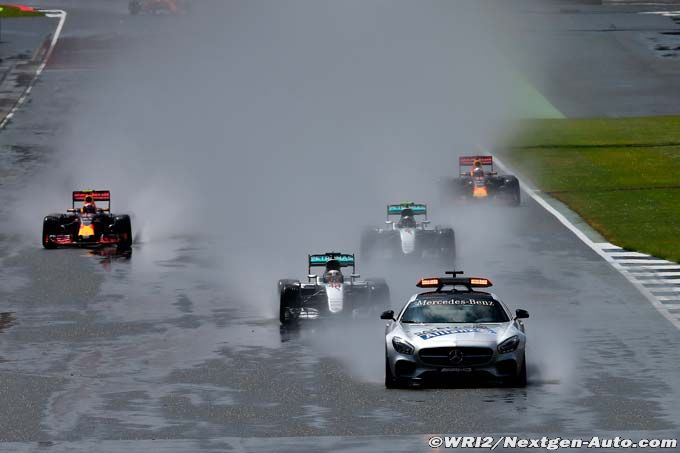 Safety car start criticised after (…)