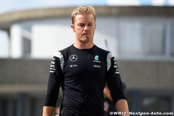 Rosberg déplore le report du halo, (...)