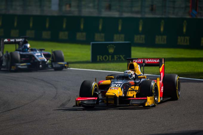 Spa, Race 2: Giovinazzi blazes (…)