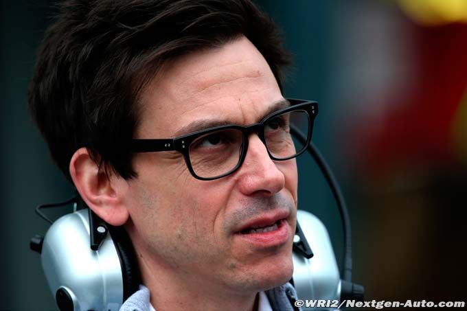 Wolff comprend Pirelli et ses pressions