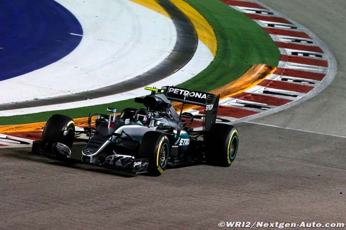 Rosberg takes title lead with Singapore