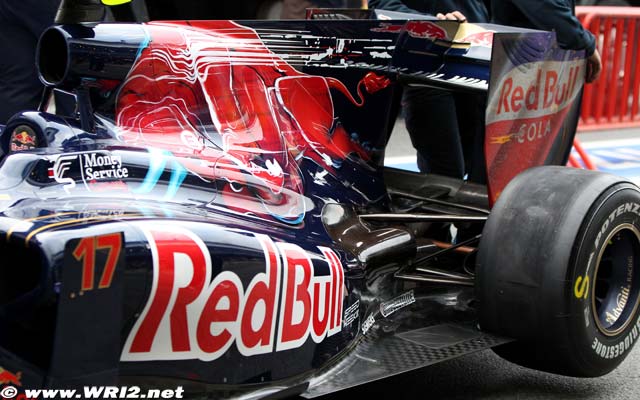 Toro Rosso working on blown exhaust