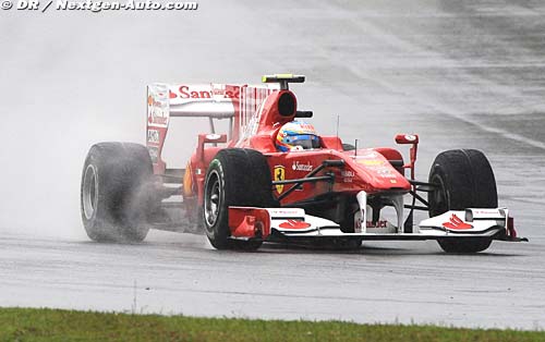 Alonso tops wet opening practice