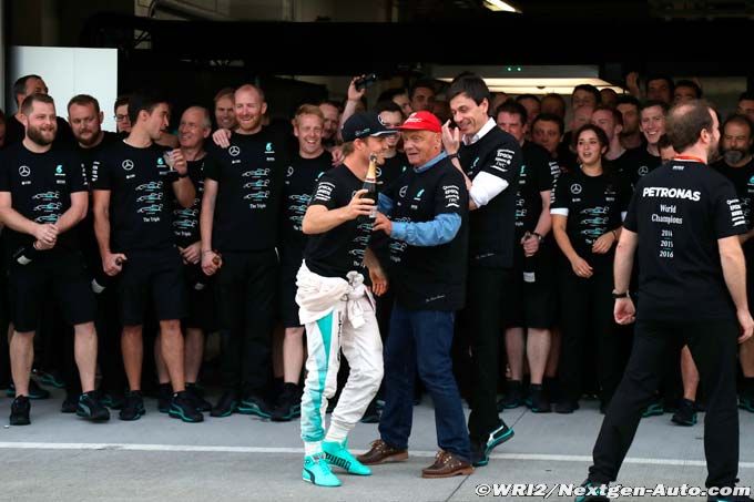 Lauda : Rosberg a fait une saison (…)