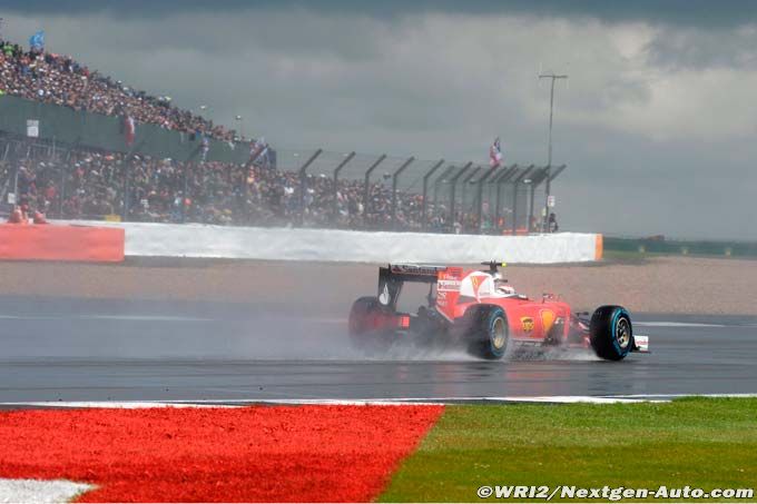 Raikkonen termine sa course dans le mur