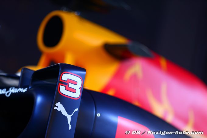 Red Bull Rb13 Logos Photos - Présentation de la Red Bull RB13 en détails (photos studio)