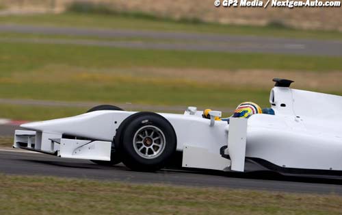 GP2 series to use Pirelli's F1 (…)