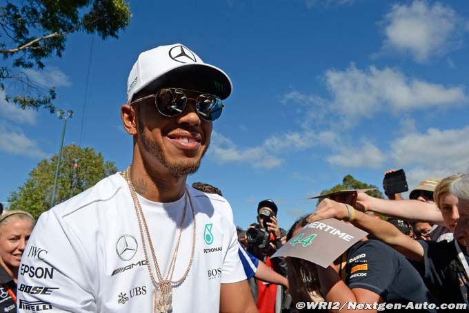 Hamilton keeping fit without trainer (…)