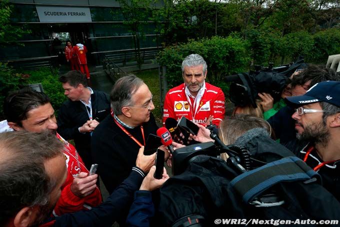 Lauda se moque de Ferrari, Marchionne