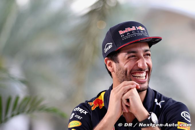 Ricciardo denies signing Ferrari (…)