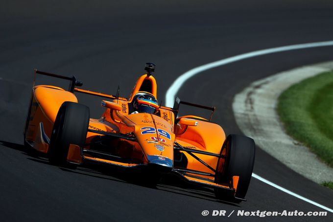 Fernando Alonso en deuxième ligne (...)