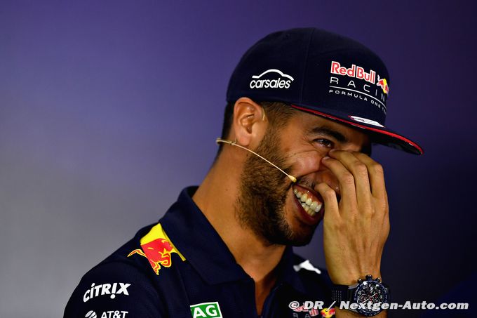 Ricciardo : pour son shoey, Bottas (…)