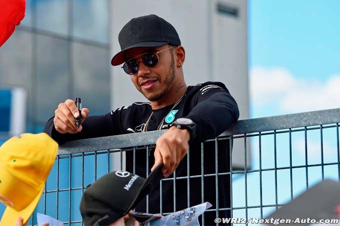 Hamilton says Ferrari move unlikely