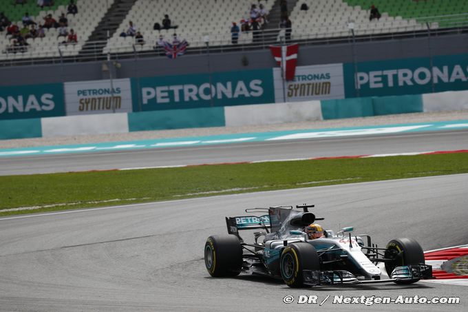 Hamilton en pole à Sepang, Vettel (…)