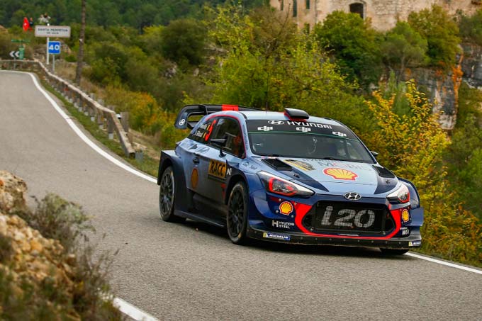 ES10 : Neuville se relance