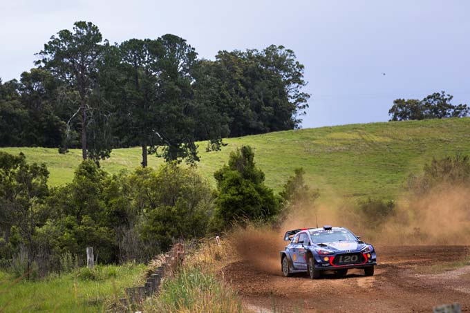 SS12-13: Neuville pulls clear