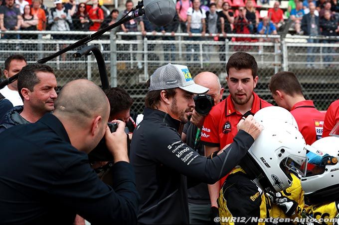 Alonso préfère le paddock fermé de (…)