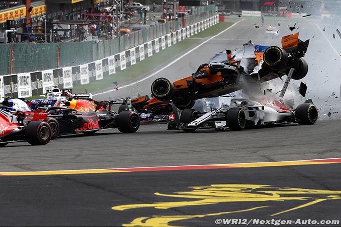Ricciardo voit sa course ruinée dès (…)
